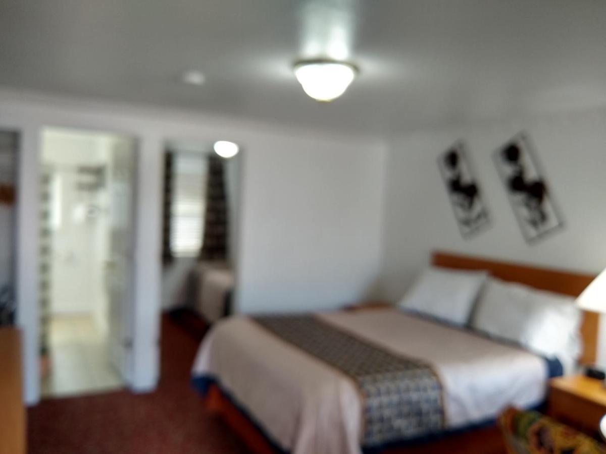 Holiday Motel Bend Eksteriør bilde